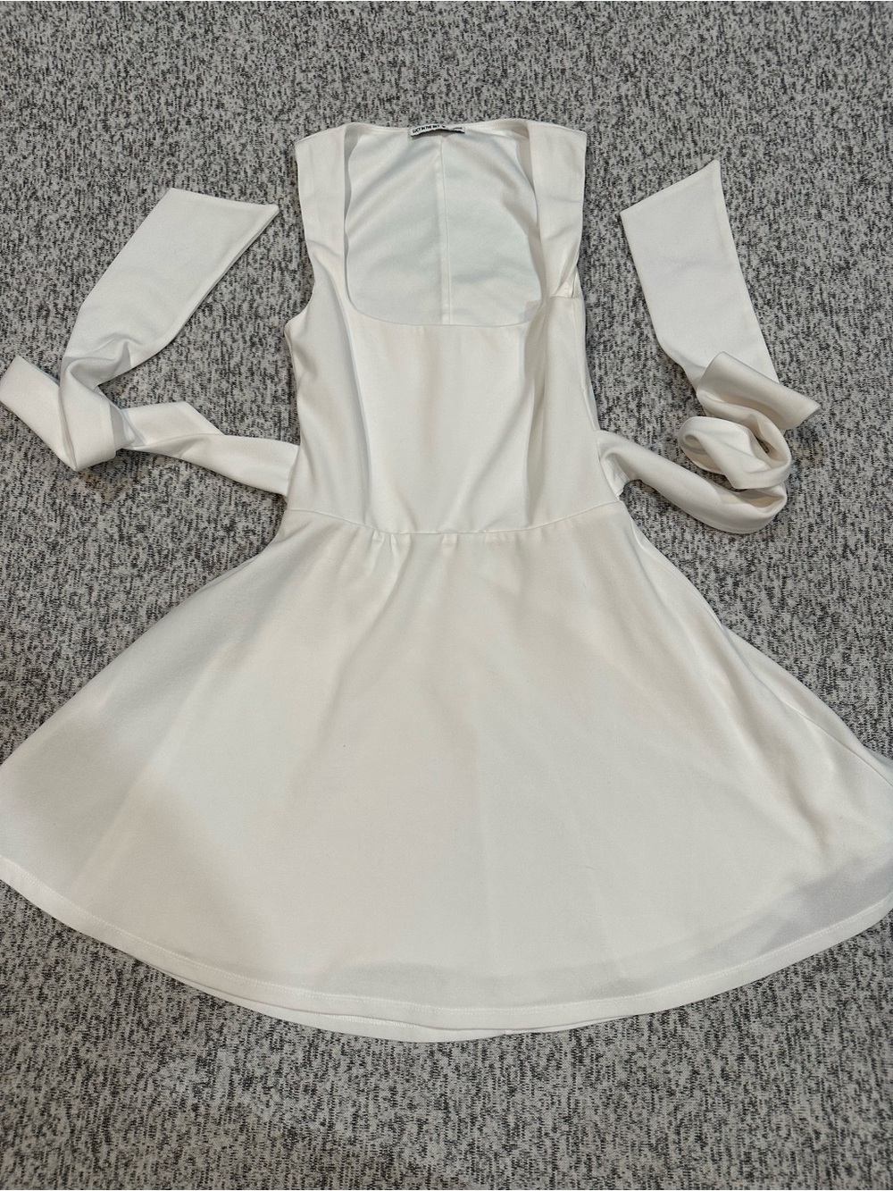 Lucy in the Sky White Fit-and-Flare Strap Tie Dress Sz Small GUC